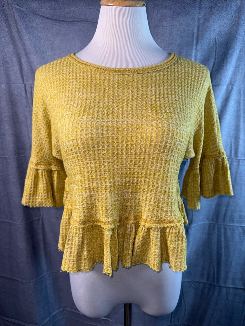 1231-Love Daisy Women’s Mustard Textured Peplum Sleeve Tunic